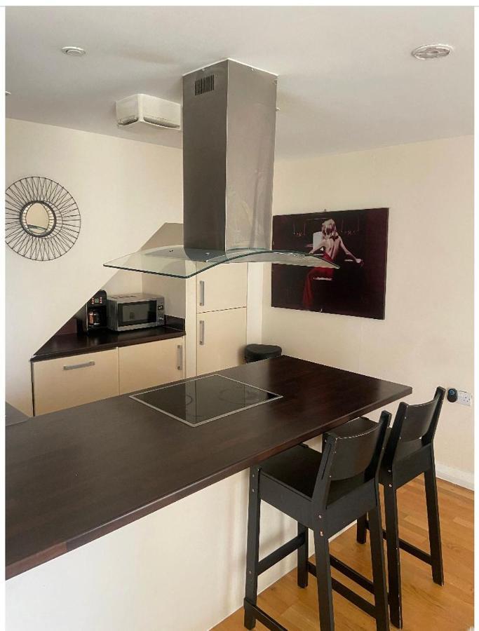 Lovely 2Br Apartment W/ City View London Eksteriør billede