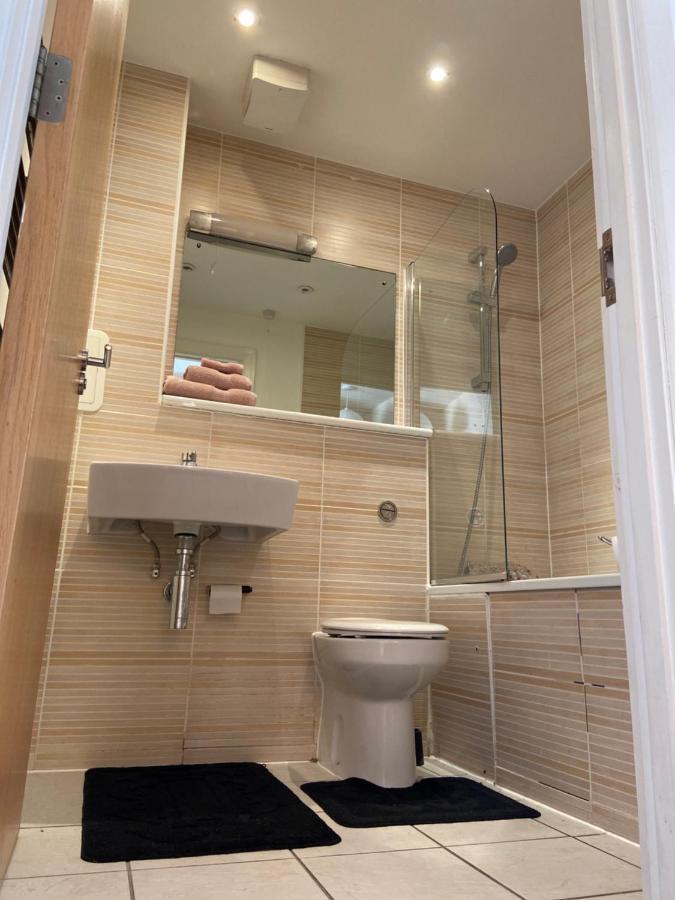 Lovely 2Br Apartment W/ City View London Eksteriør billede